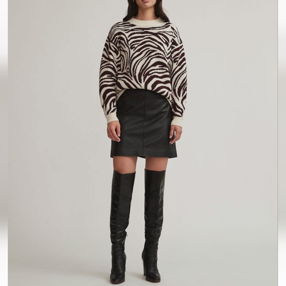 Women' Zebra Print Crew-Neck Pullover Sweater - Picture 5 of 6
